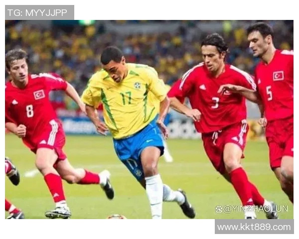 足球明星新老对比视频揭秘时代变迁与球技演进的精彩瞬间