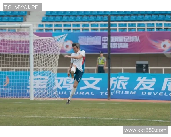 足球明星的独特技能与魅力解析让我们领略他们的非凡才华与成就