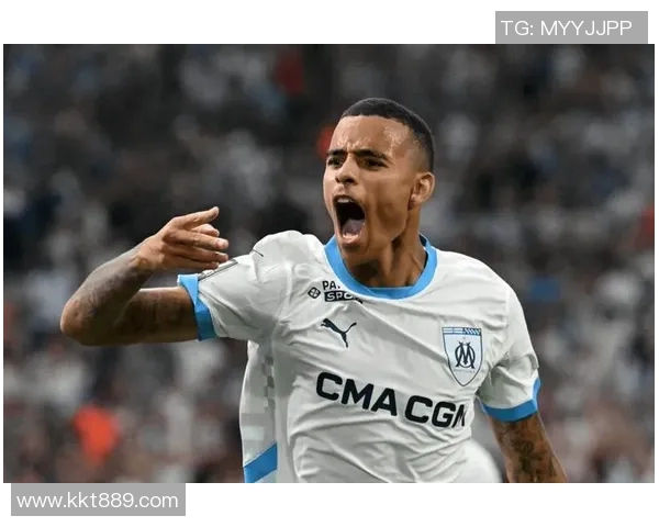 变身转场足球明星揭秘他如何从普通球员蜕变为顶级巨星