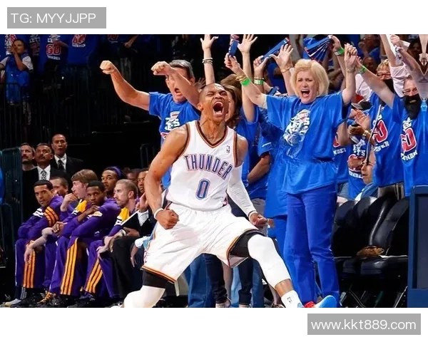 足球明星展现篮球才华的精彩瞬间与运动魅力